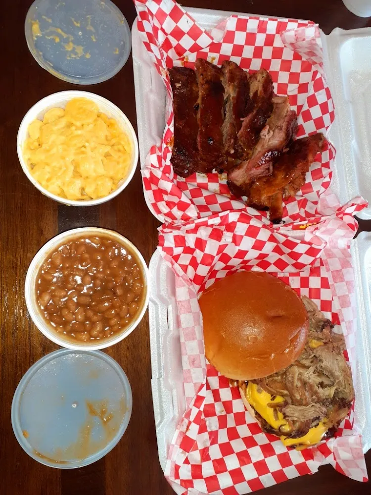 Ribs Pulled Pork Burger